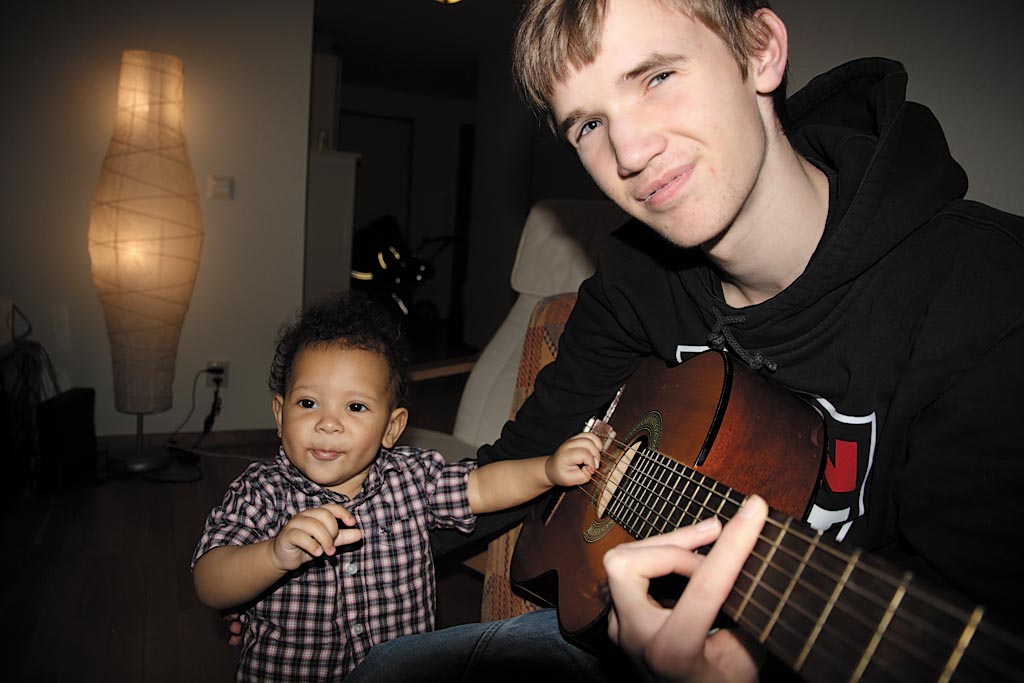 Elias playing his first E minor 7